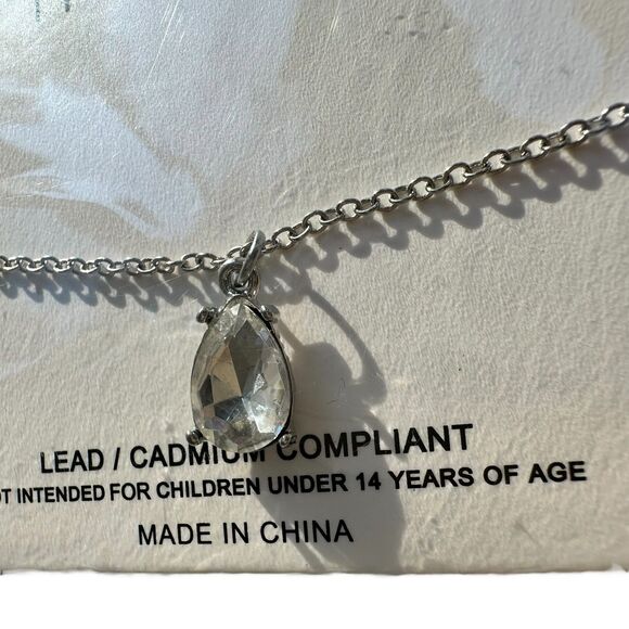 Vera by New York Silver Tone Choker Teardrop Pendant Chain Necklace New - Picture 4 of 6